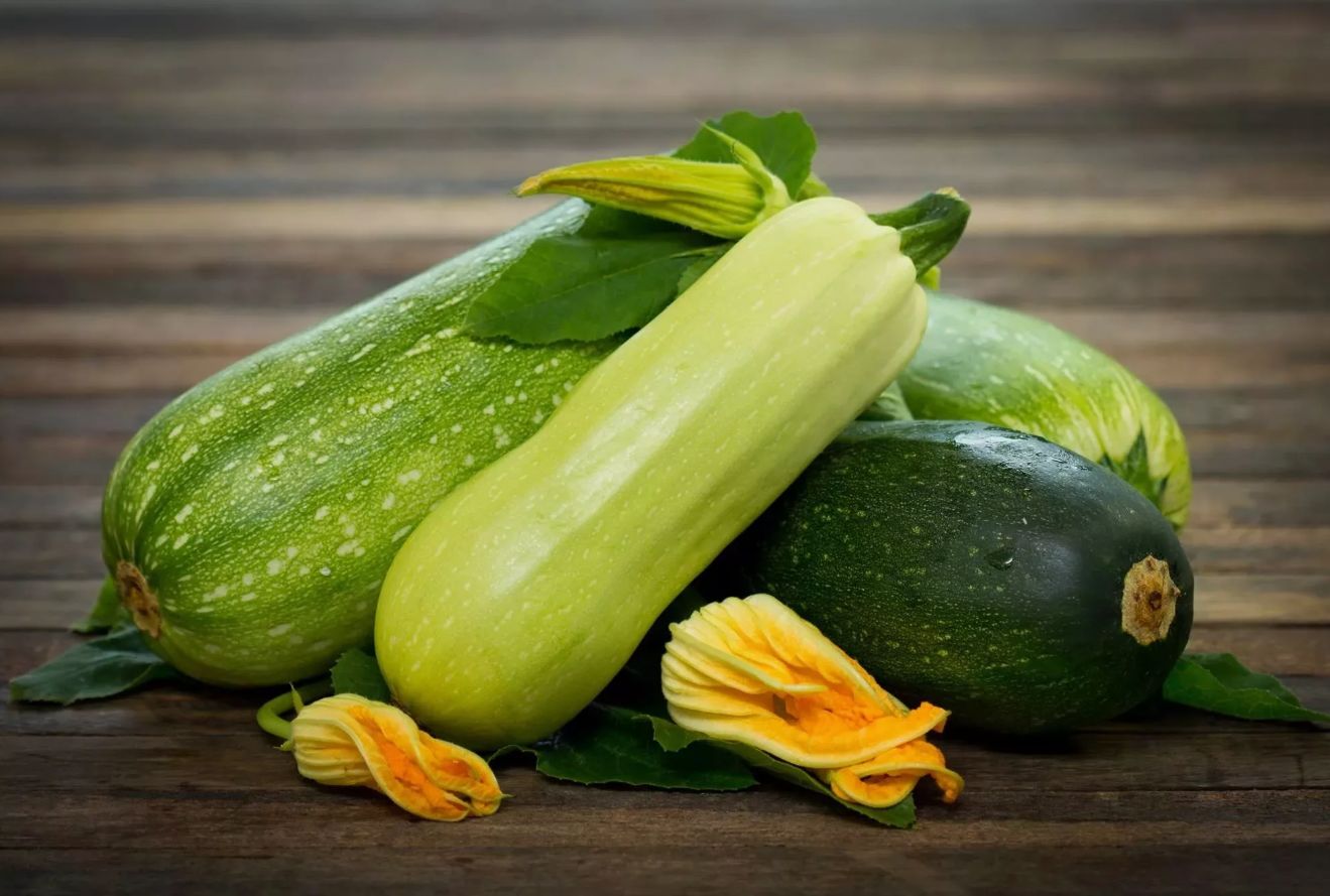 Det er overraskende, men mælk kan redde dine courgetter fra meldug i juni