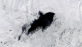 I Antarktis er der opstået et mystisk hul på størrelse med Schweiz: forskere har forklaret årsagen