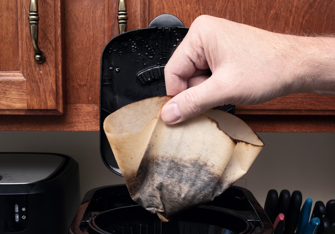 Holder kaffegrums virkelig snegle væk? Her er, hvad en ekspert siger