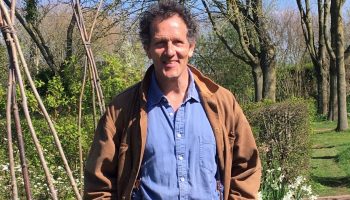 Monty Don siger, at haveblomster blomstrer bedre end de har gjort 'i lang tid'
