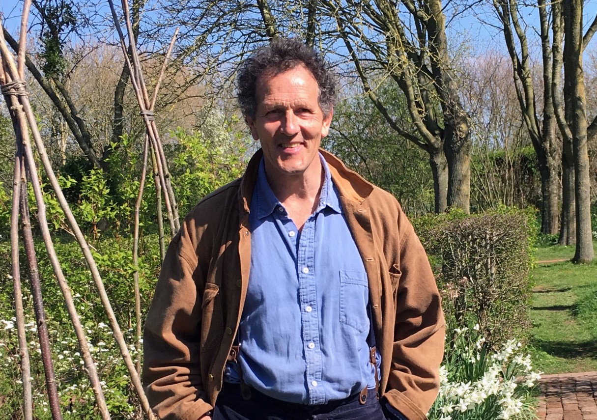 Monty Don siger, at haveblomster blomstrer bedre end de har gjort 'i lang tid'