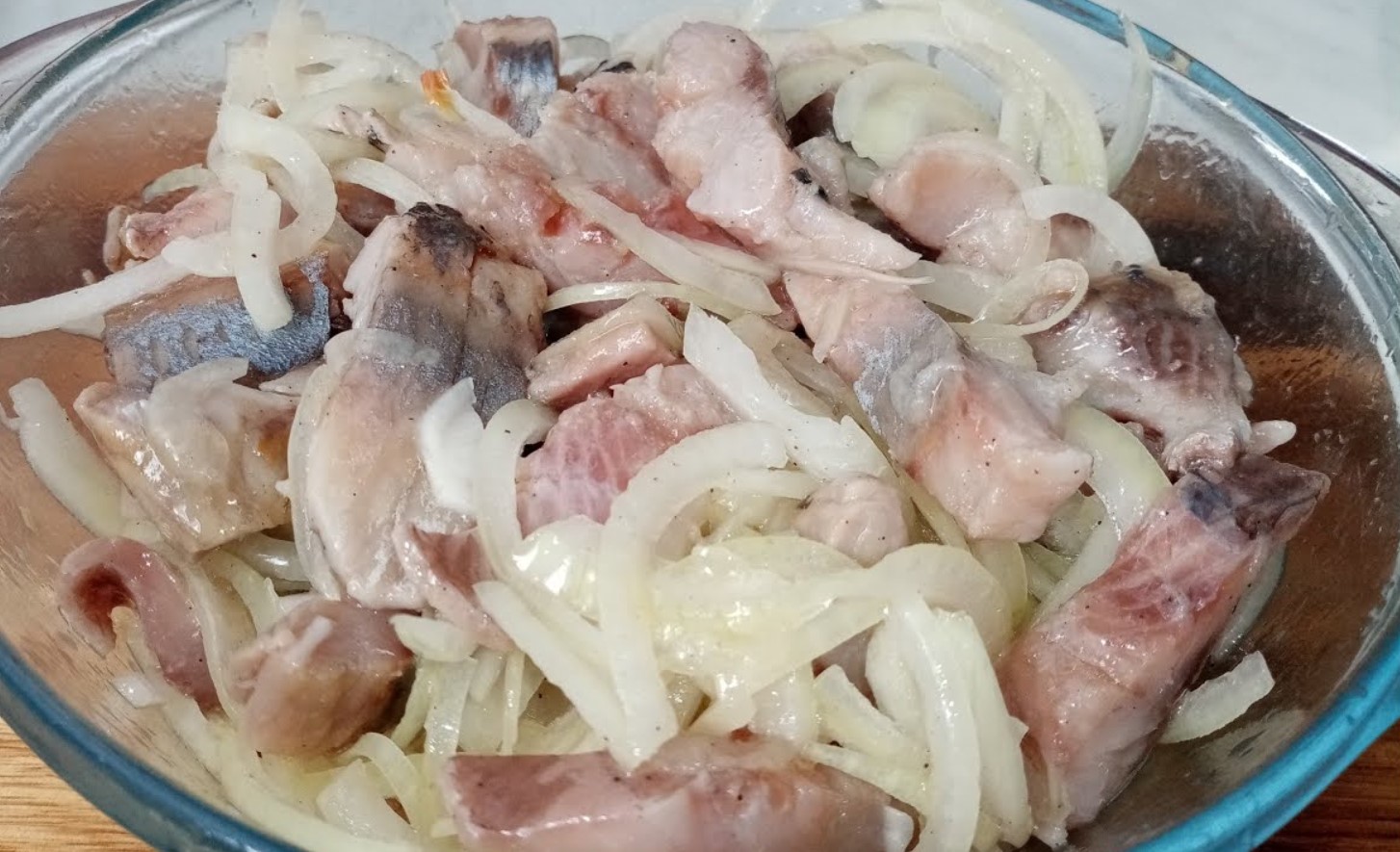 Ikke kun mælk: hvad kan man lægge sild i for at give fisken en unik smag og aroma