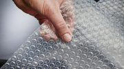 Du gætter aldrig: hvorfor danskerne anbefaler at lægge bobleplast i køleskabet