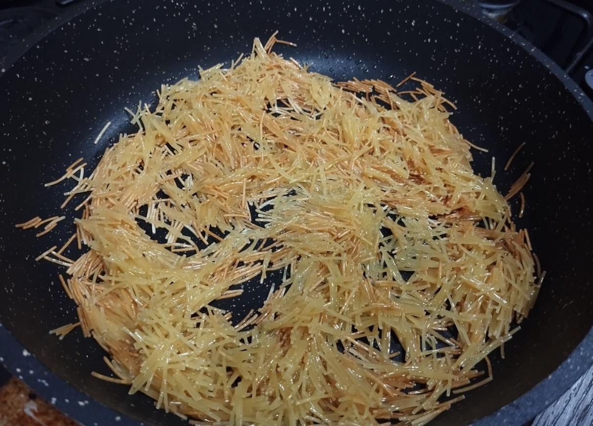 Hvorfor erfarne kokke steger pasta før tilberedning: dette trick vil overraske dig