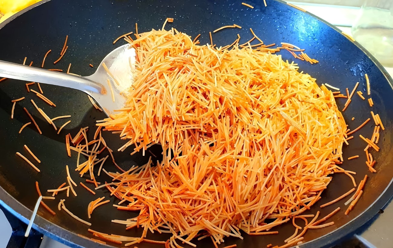 Hvorfor erfarne kokke steger pasta før tilberedning: dette trick vil overraske dig