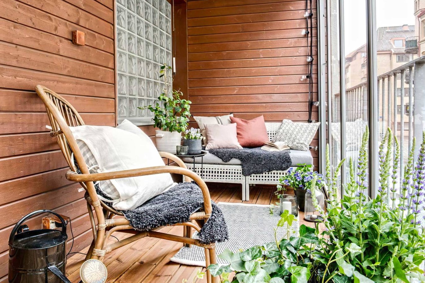 Let og afslappet: sådan får du den skandinaviske look på altanen