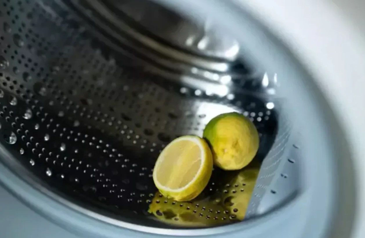 Danskerne rådes til at lægge citron i sokken inden vask: hvorfor gøre det?