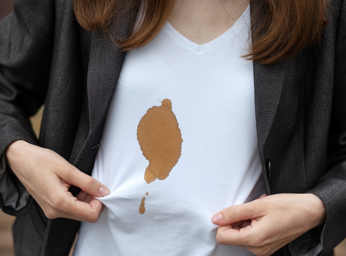 Kaffepletter på dit tøj? 6 gennemprøvede måder at få dit tøj tilbage i perfekt stand