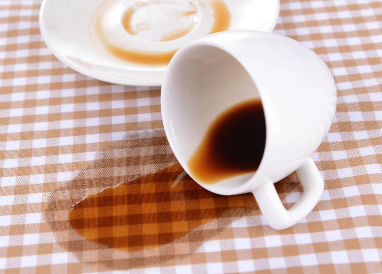 Kaffepletter på dit tøj? 6 gennemprøvede måder at få dit tøj tilbage i perfekt stand