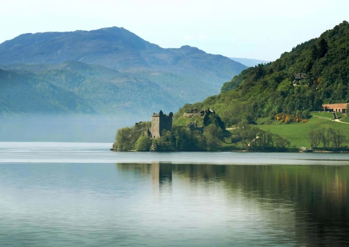 Nessie er dukket op igen: en mystisk skikkelse er blevet set på Loch Ness