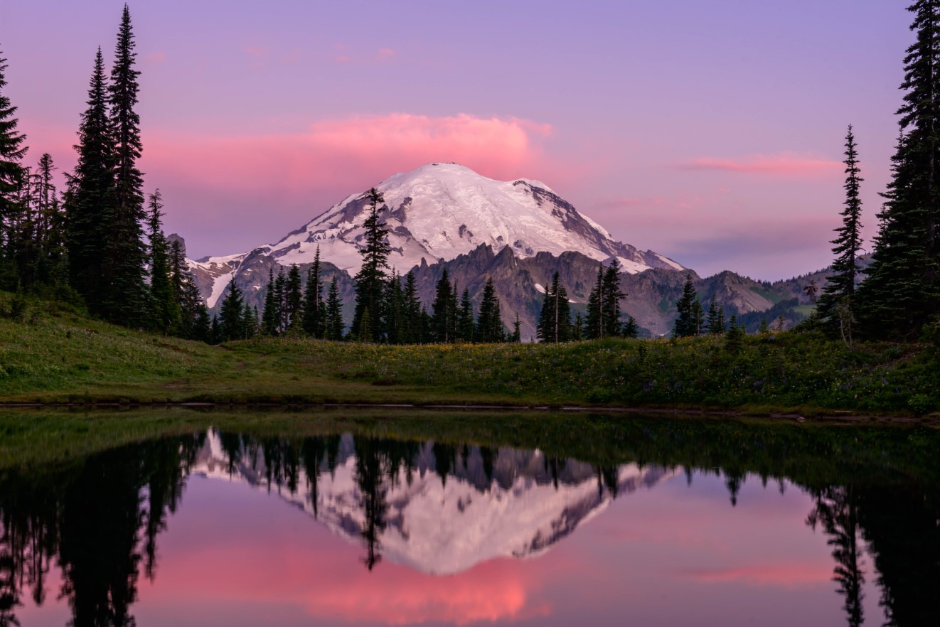 Jordskælvssværmen ved Mount Rainier fortsætter, mens mere end 800 rystelser ryster den katastrofale vulkan
