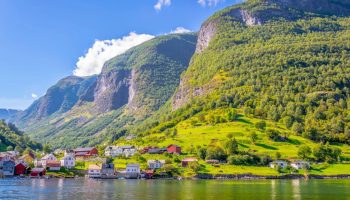 Norge som på hånden: hemmelighederne bag en uforglemmelig togrejse fra Oslo til Bergen