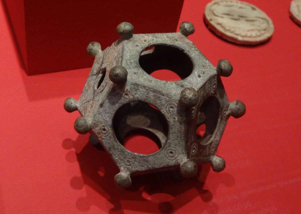 Arkeologer har i 300 år ikke kunnet løse mysteriet om de romerske dodekaedre: hvad er årsagen?