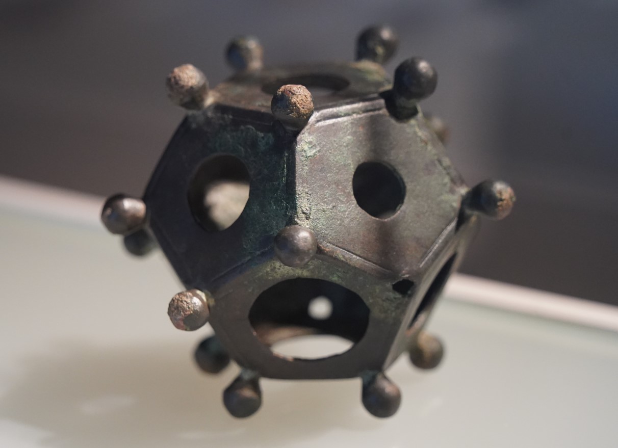 Arkeologer har i 300 år ikke kunnet løse mysteriet om de romerske dodekaedre: hvad er årsagen?