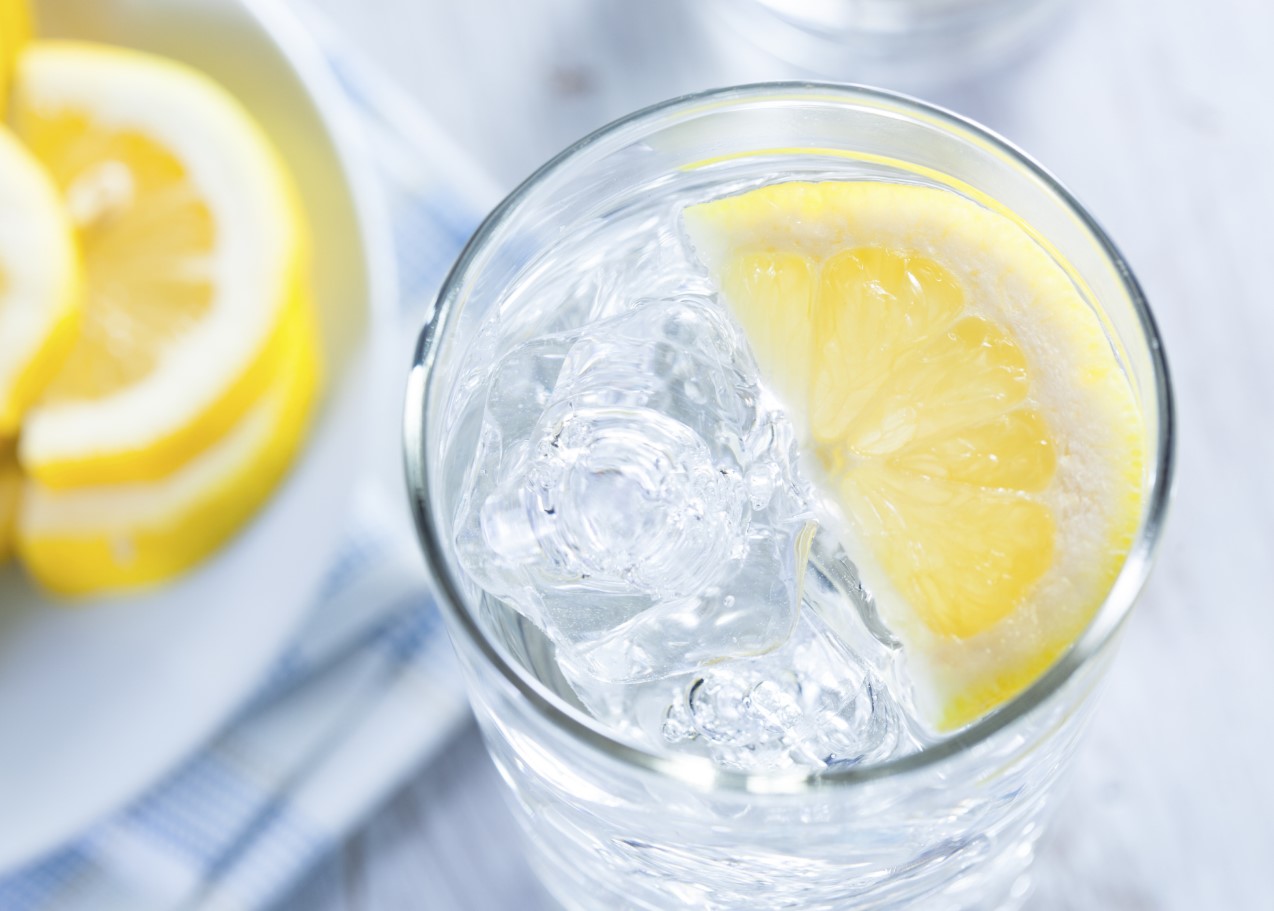 Hverken almindeligt vand eller købt juice: dette er den bedste sommerdrink til ældre