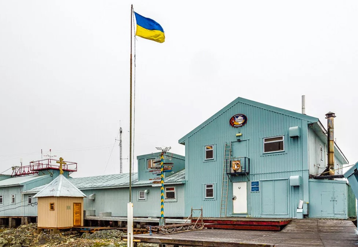 Gletschersandwich: ukrainske polarforskere har fotograferet en meget usædvanlig isbjerge