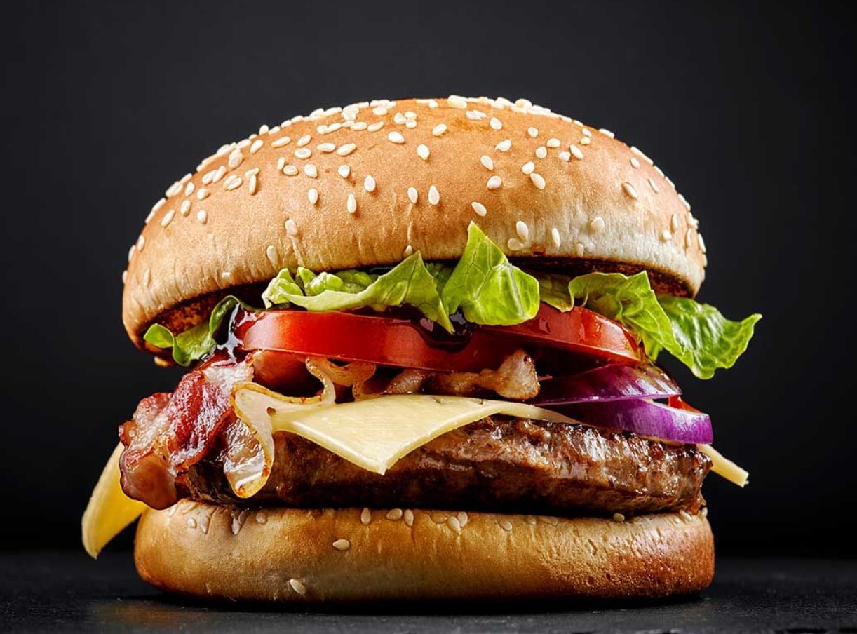 Denne burger er lavet af ko-celler i et laboratorium. Bør den virkelig serveres på restauranter?