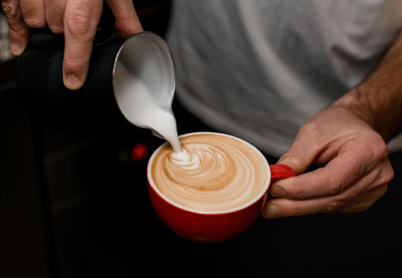 Sådan laver du en cappuccino uden en kaffemaskine