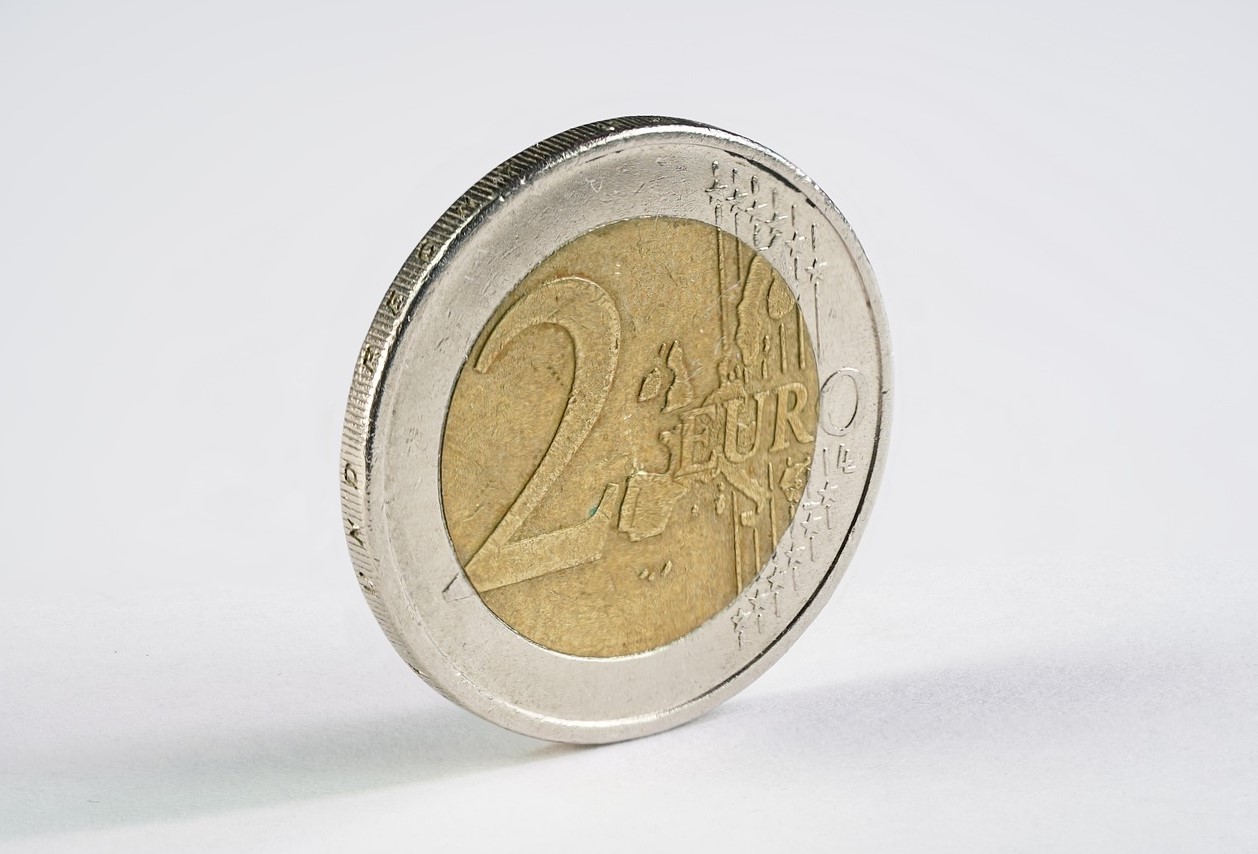Denne almindelige 2-euromønt kan være lige så meget værd som en bil - tjek din sparegris