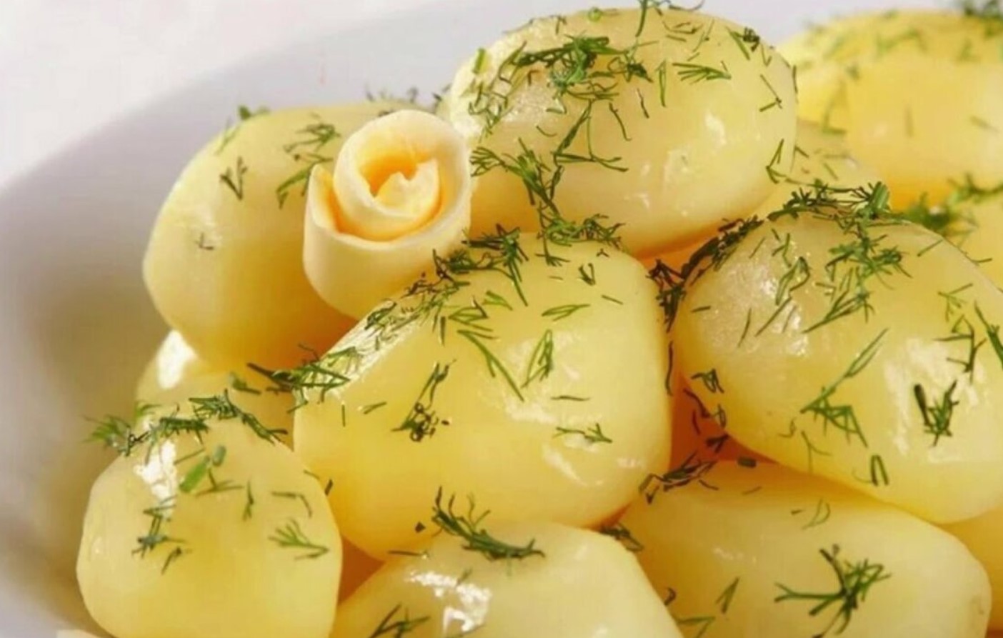 Den fremskynder tilberedningen og forhindrer kogning: den hemmelige ingrediens til kogning af kartofler