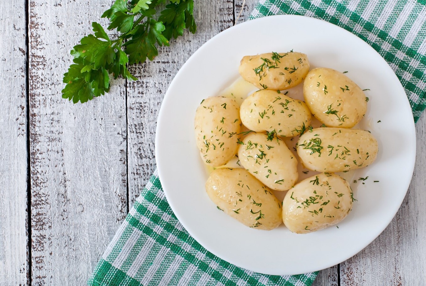 Den fremskynder tilberedningen og forhindrer kogning: den hemmelige ingrediens til kogning af kartofler