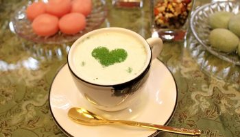 Det forbedrer hjernens funktion og hjælper med at rense kroppen. Det er sundere end kaffe, og du kan drikke det selv før sengetid.