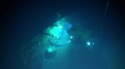 Stævn af amerikansk krigsskib fundet i havet, revet af japansk torpedo