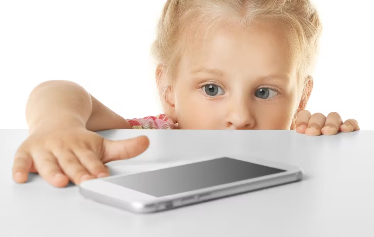 Hvorfor børn ikke bør få en smartphone før de er 13 år – videnskabelig undersøgelse