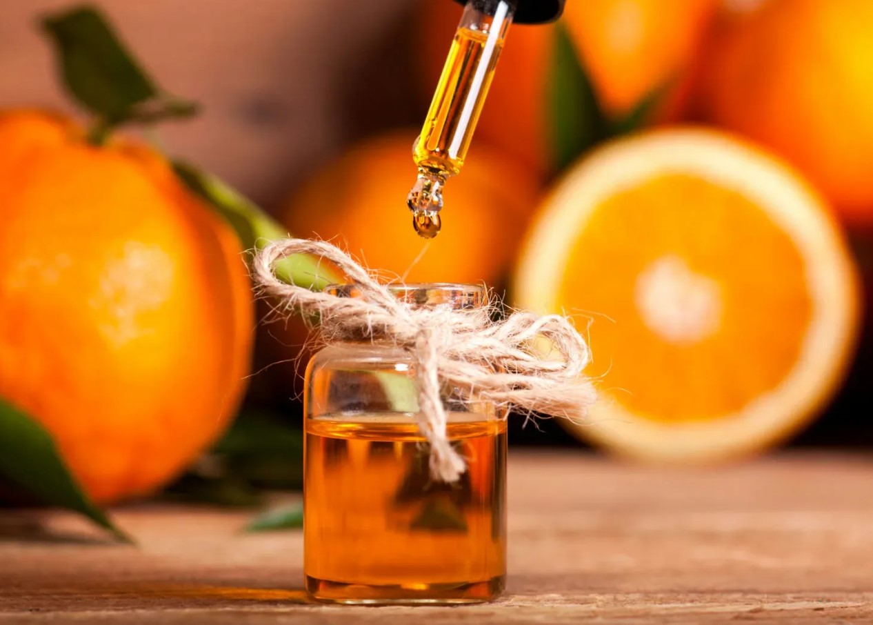 Sådan slipper du hurtigt af med lugten af tobak i lejligheden: en ikke-indlysende måde med kaffe og citrusfrugter