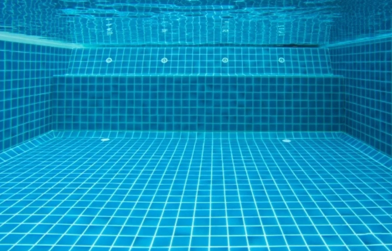 Er vand i swimmingpoolen skadeligt? Dermatolog advarer om konsekvenserne