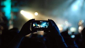 Hvis telefonen ikke oplader: sådan renser du opladningsporten derhjemme