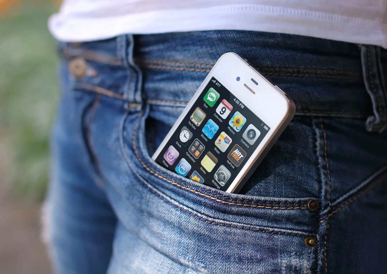 Fem steder, hvor du ikke bør efterlade din telefon, men hvor alle af en eller anden grund lægger den