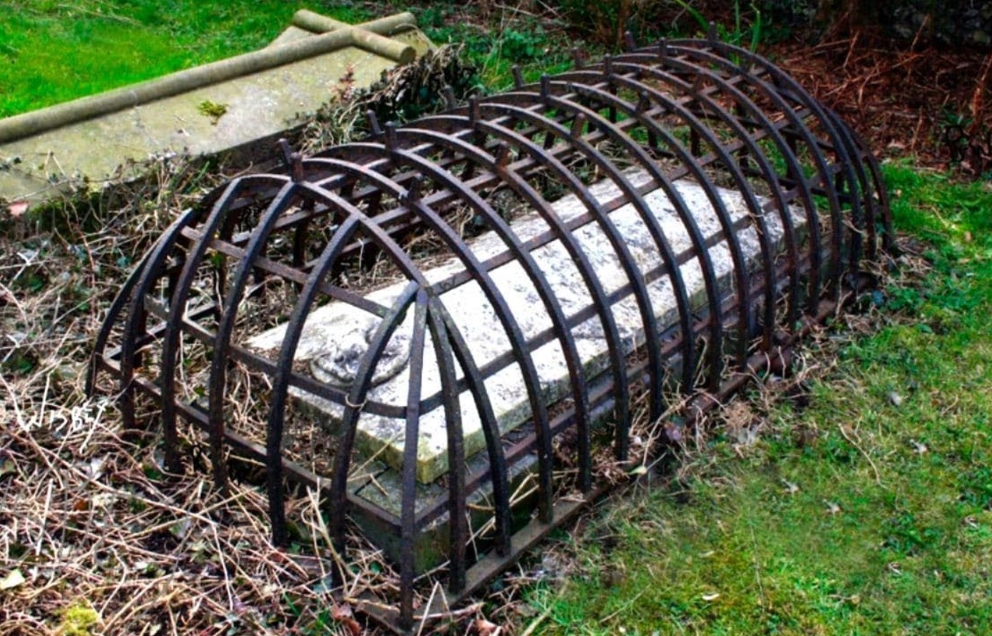 4 mærkelige gamle begravelsesmetoder til at beskytte de levende ... og de udøde