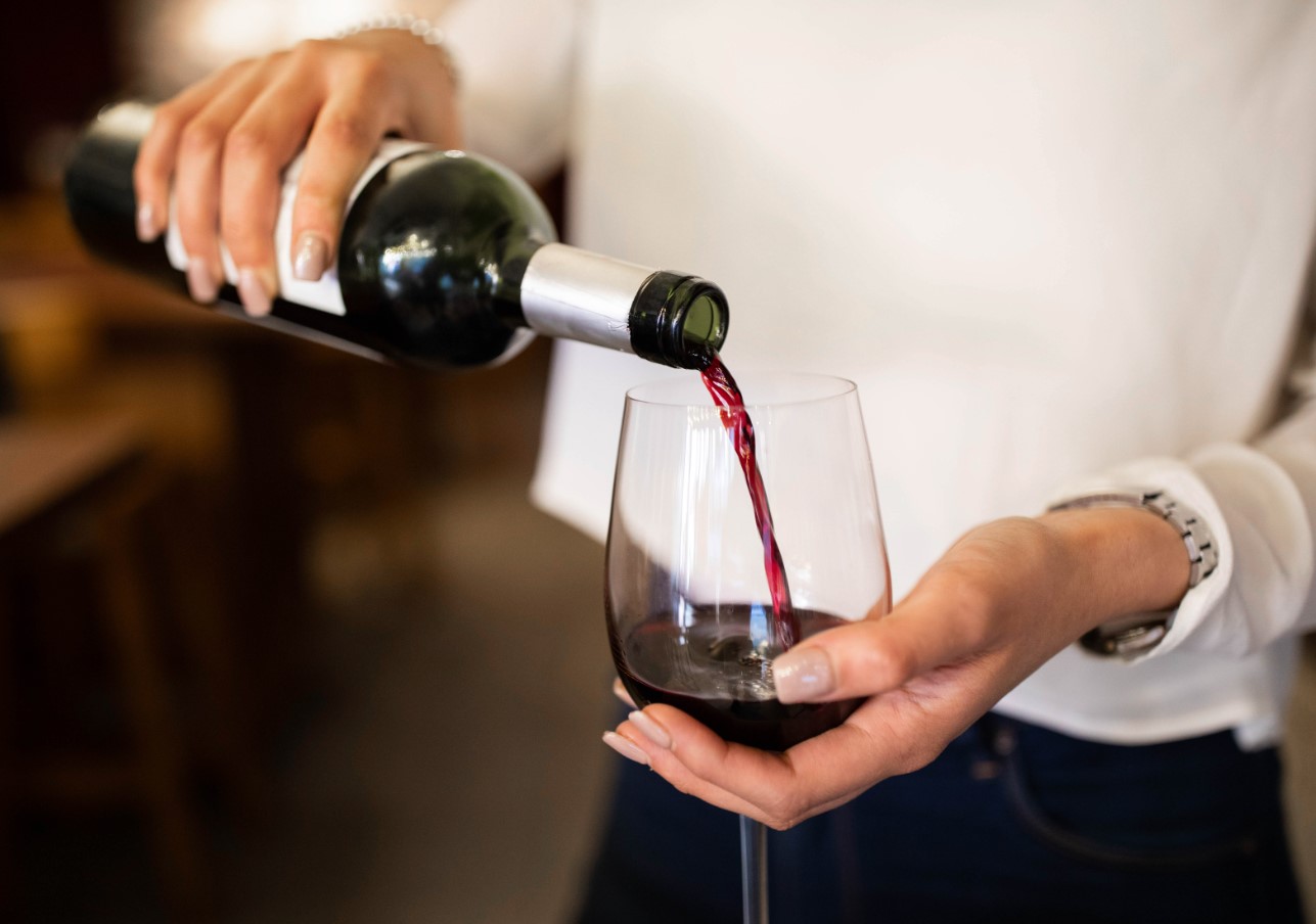 Sådan holder du vin frisk efter åbning: hemmeligheder og tips