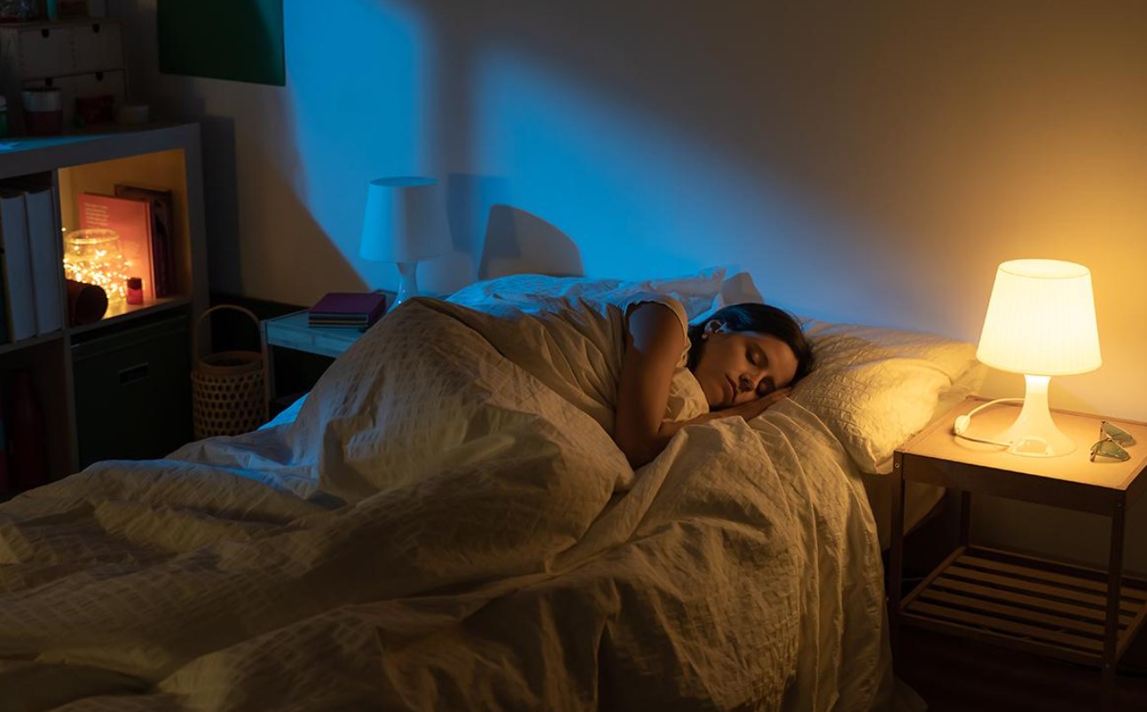 Sådan falder du i søvn i den ulidelige varme: nyttige tips og tricks