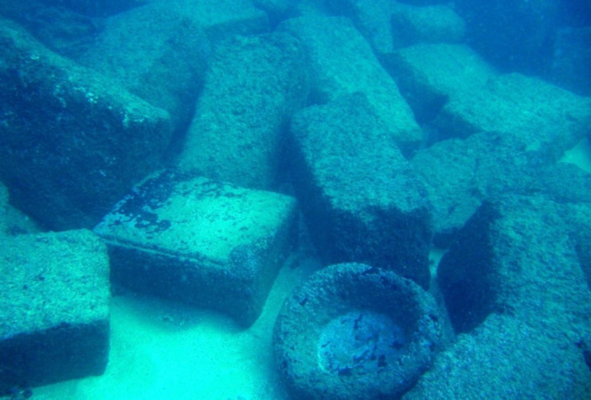 Efter 700 år har man bjærget en del af et af de syv vidundere fra den antikke verden fra havets bund.