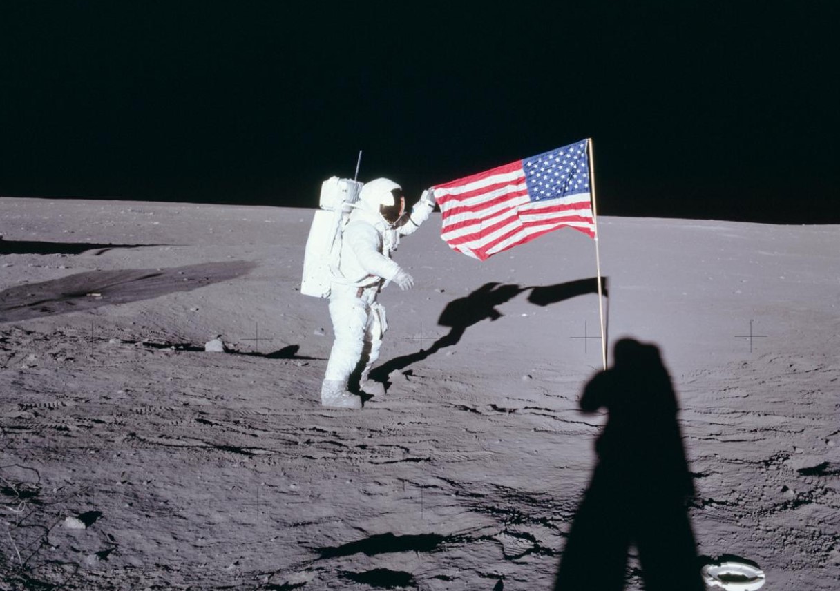 Amerikansk flag på Månen: kan man se det fra Jorden?
