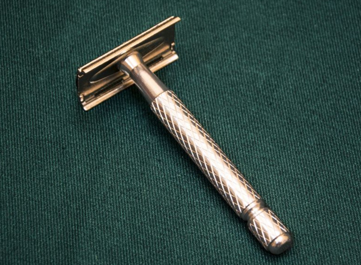 Hvorfor man ikke skal smide sin gamle barbermaskine ud. Den kan være så nyttig til tøj