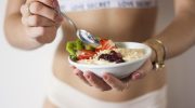 Græsk yoghurt eller hytteost? Ernæringseksperter afslører den bedste højproteinsnack