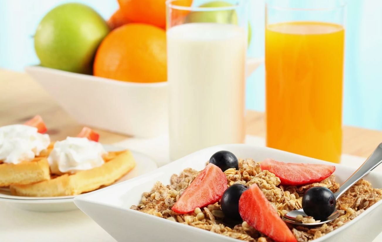Hvorfor man ikke må springe morgenmaden over: hvordan det første måltid styrer appetitten