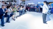 'Førsteklasses': I Kina er en humanoid robot blevet optaget på universitetet for første gang (foto)