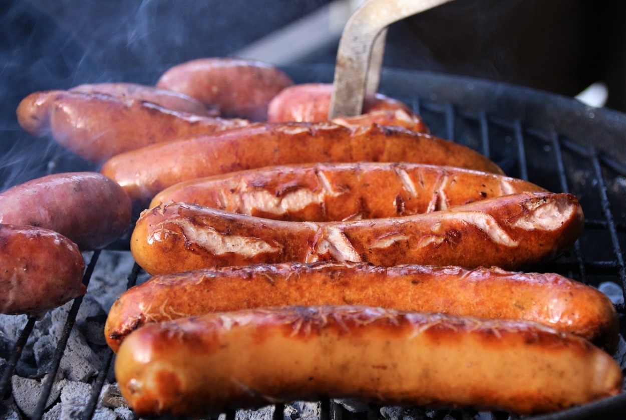 Hvad skal man gøre efter at have spist grillmad, så man ikke får ondt i maven af at have spist for meget: råd fra lægen