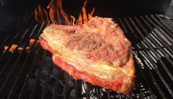 Hvad skal man gøre efter at have spist grillmad, så man ikke får ondt i maven af at have spist for meget: råd fra lægen