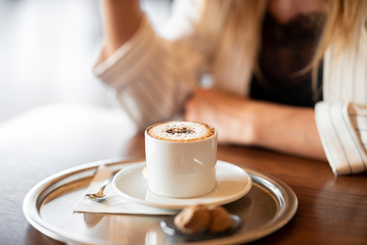 Koffein kan hjælpe E. coli med at modstå antibiotika — men der er behov for mere forskning