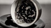 Smidder du te og kaffe ud, går du glip af hemmeligheden bag sunde stueplanter