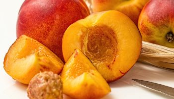 Ferskner eller nektariner: hvilken frugt er sundest?