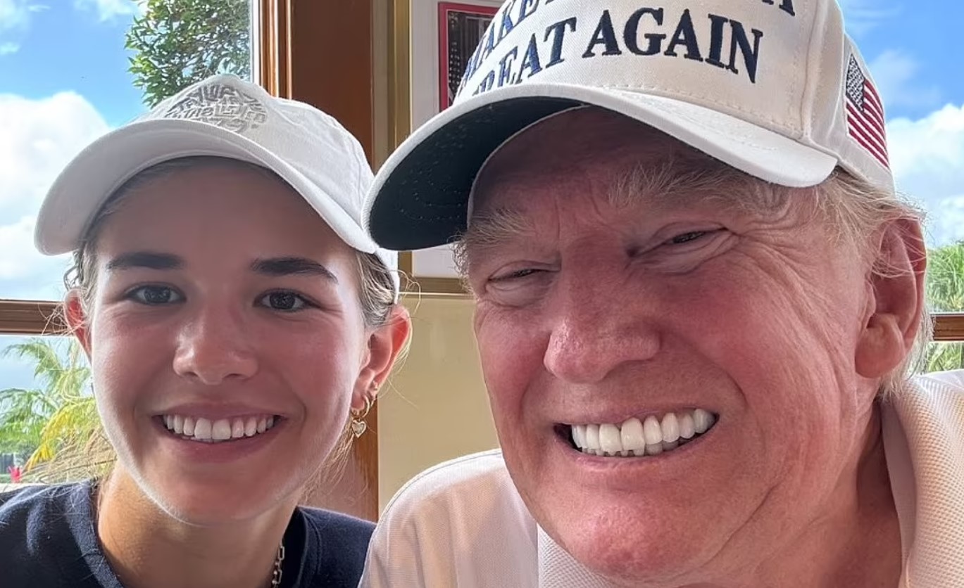 Trumps barnebarn lancerer tøjmærke med fotos taget foran Det Hvide Hus