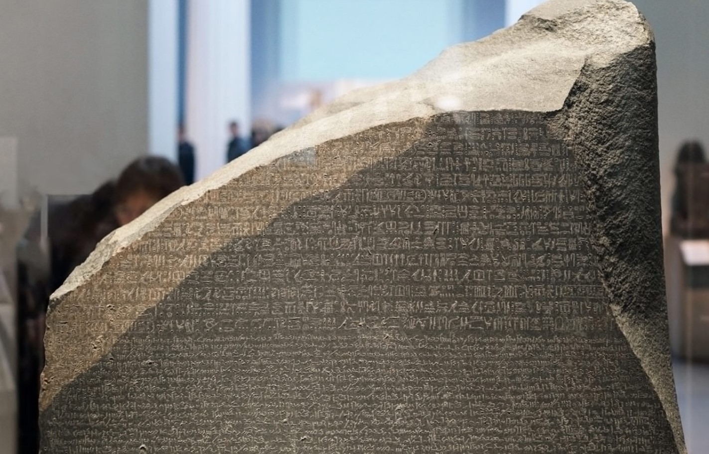 Det største fund i 150 år: Arkæologer har udgravet en tavle, der kun overgås af Rosettastenen