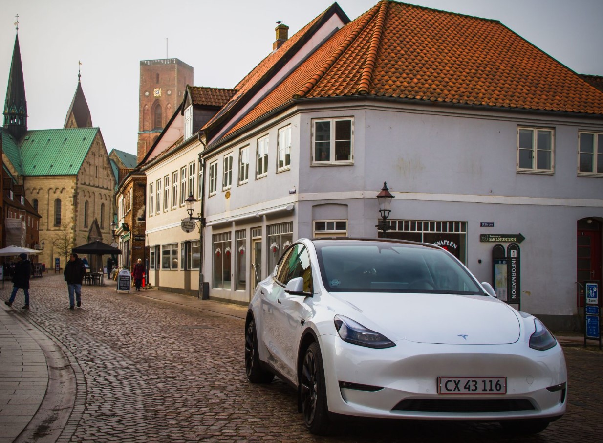2026 bliver endnu dyrere: afgifterne stiger til 10 procent