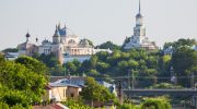 Små fjender med skarpe snabel: efteråret har bragt nye bid — de har allerede invaderet russiske landsbyer og byer.